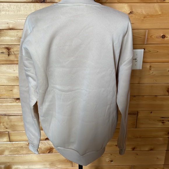 Be Kind Sweatshirt - Picture 3 of 5